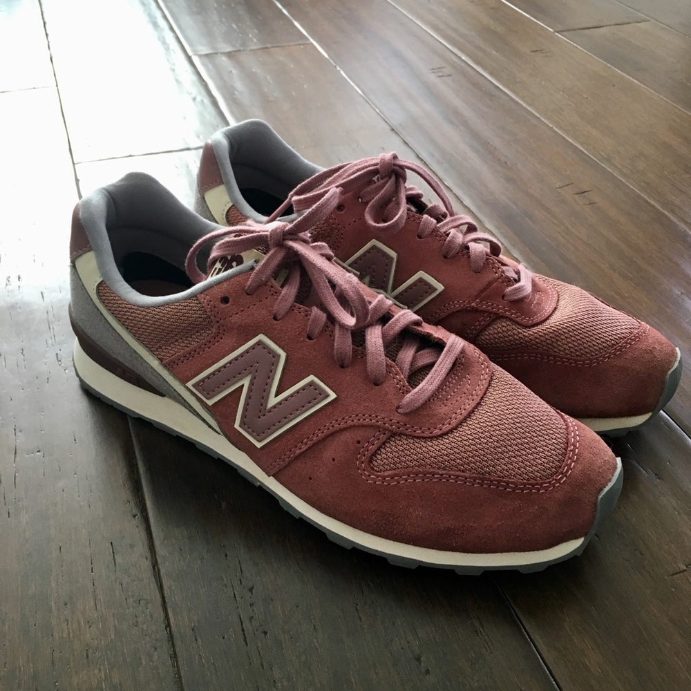 New Balance 696 running sneakers